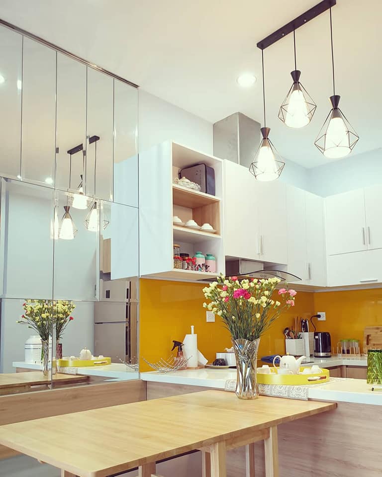 Góc tủ bếp với ván công nghiệp phối màu vân sồi và màu trắng trở nên lung linh Góc tủ bếp với ván công nghiệp phối màu vân sồi và màu trắng trở nên lung linh