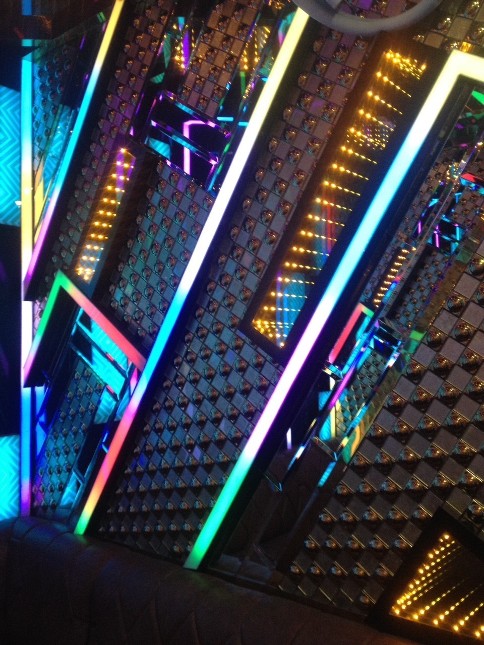 Hình thi công phòng Karaoke gia đình hiện đại chị Nexttop 3