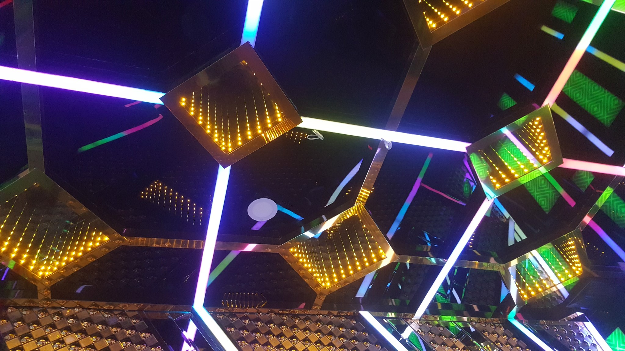 Hình thi công phòng Karaoke gia đình hiện đại Nexttop 5