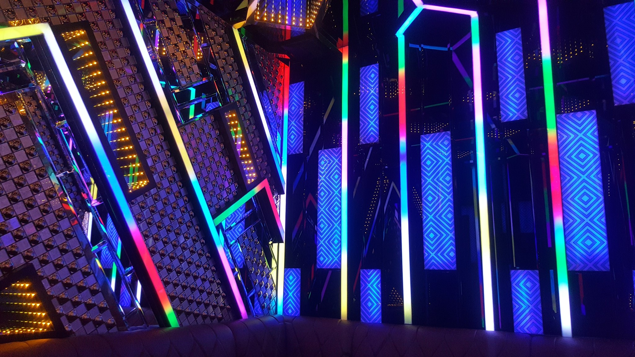 Hình thi công phòng Karaoke gia đình hiện đại Nexttop 7