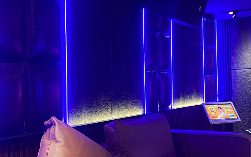 Hình ảnh thi công thực tế phòng karaoke gia đình Hình ảnh thi công thực tế phòng karaoke gia đình