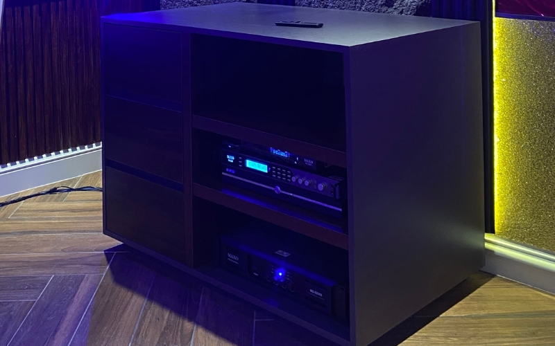 Hình ảnh thi công thực tế phòng karaoke gia đình Hình ảnh thi công thực tế phòng karaoke gia đình