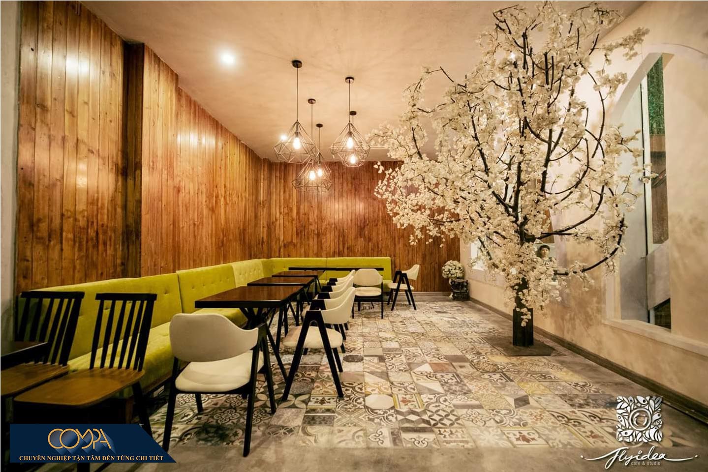 Hình thi công thực tế so với thiết kế cafe sân vườn với phòng studio đẹp lung linh Hình thi công thực tế so với thiết kế cafe sân vườn với phòng studio đẹp lung linh